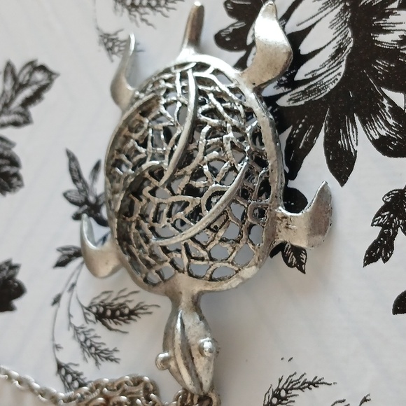 Vintage Silvertone Animal Eclectic Whimsical Turtle Pendant Necklace - Picture 7 of 11